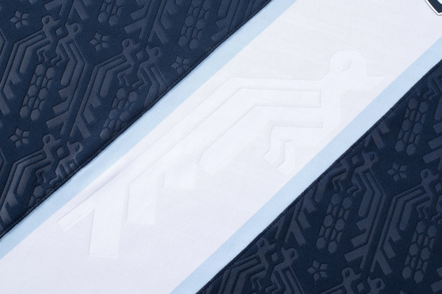 Umbro Men's Guatemala 2025/26 Away Jersey Blue Quetzal Detail