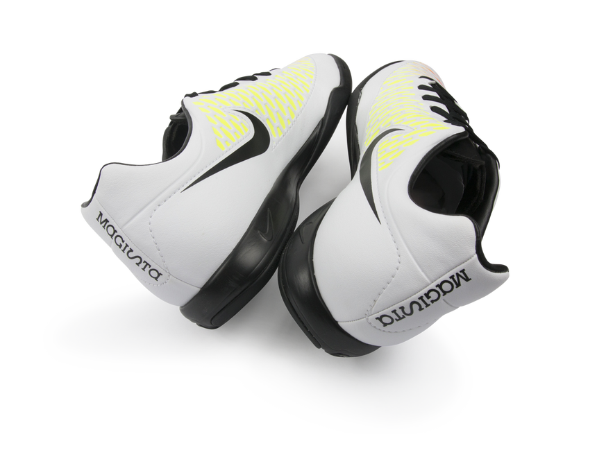 Nike Men's Magista Onda Indoor Soccer Shoes White/Black/Pink Blast/Volt Blanc