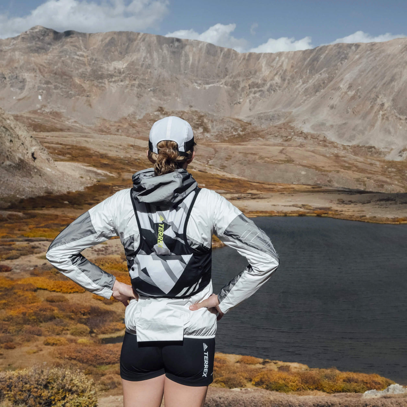INVERSE HYDRATION VESTS FOR RUNNING AND TRAIL RUNNING